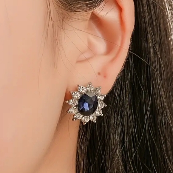 Blue Saphirre color necklace and earrings set - Picture 6 of 6